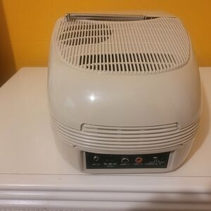 7" black and white tv with am/fm radio